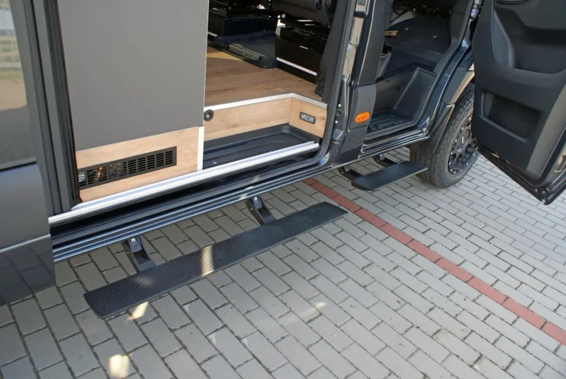 Plně automatický schod, 1200 mm - Boční posuvné dveře - MB Sprinter a VW Crafter do 2016