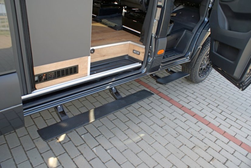 Plně automatický schod - Pravé posuvné dveře - Ford Custom od 2024