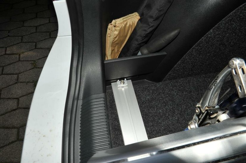 RF lišta pro upevňovací body P8, 115cm (S68)