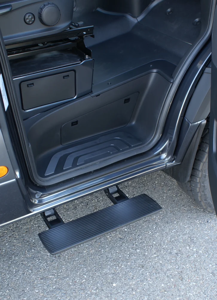 Výsuvné nástupní schody pro karavan a obytné auto